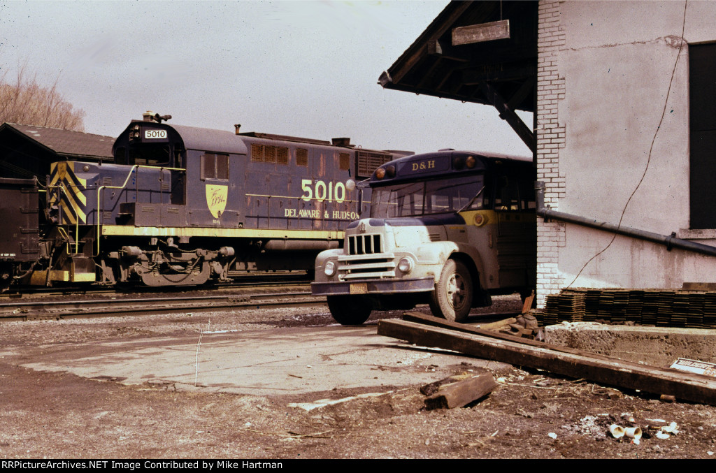 D&amp;H 5010 and The Bus